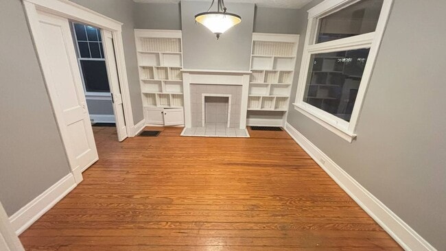 Building Photo - 506 E 21st St