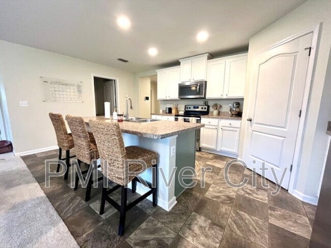 Photo - 6794 Langford St