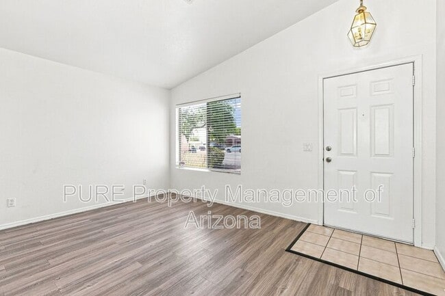 8952 E Birchwood Cir