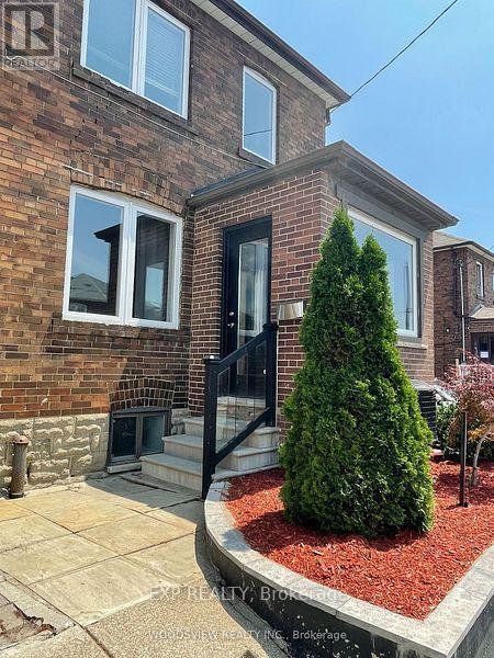 Photo - 525 Old Weston Rd