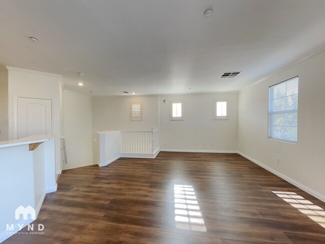 Photo - 495 Westminster Hall Ave Unidad 103