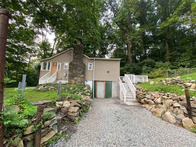 Building Photo - 23 Barrett Hill Rd Rental
