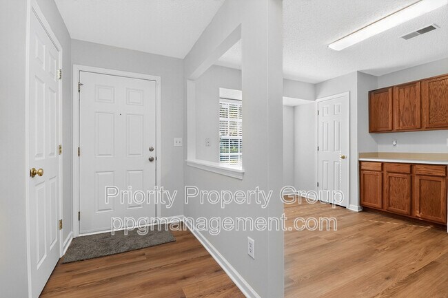 Photo - 3204 Barons Court Rd