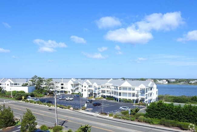 Building Photo - 256 Dune Rd Rental