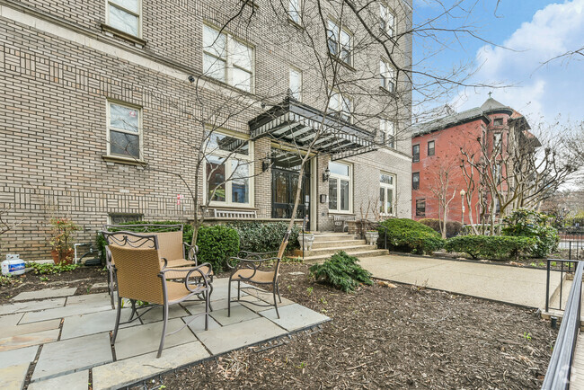 Building Photo - Sun Drenched Top Floor Dupont Circle One B... Rental