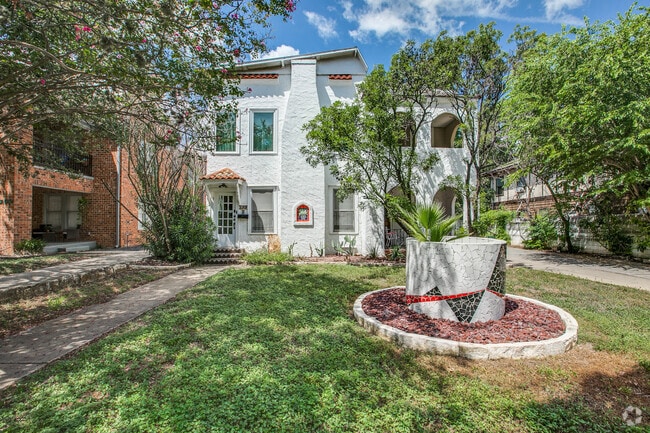 Building Photo - 135 E Ridgewood Ct Unit 135 E Rental