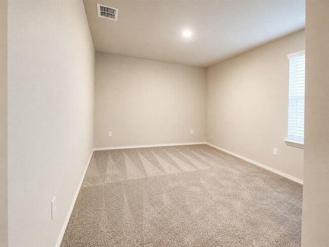 Photo - 2156 Griffith Dr