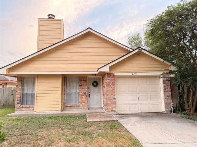 Photo - 9311 Crescent Moon Dr