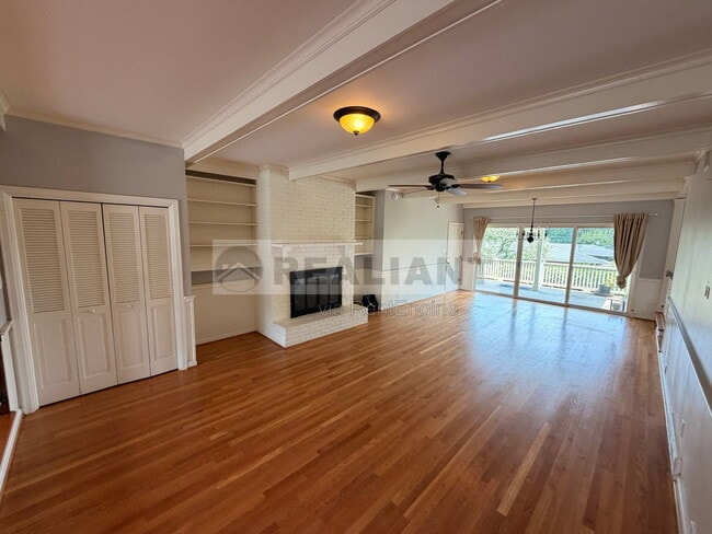 Photo - 2039 Fontaine Rd