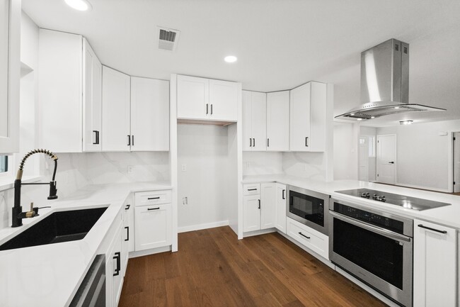 Building Photo - 2535 Southwick St