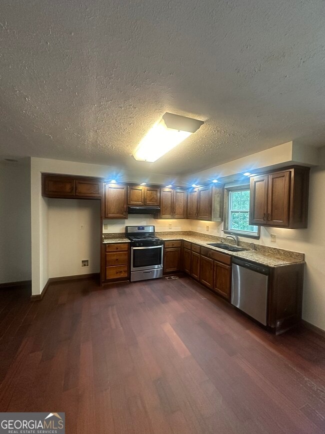 Photo - 253 Whitney Ln