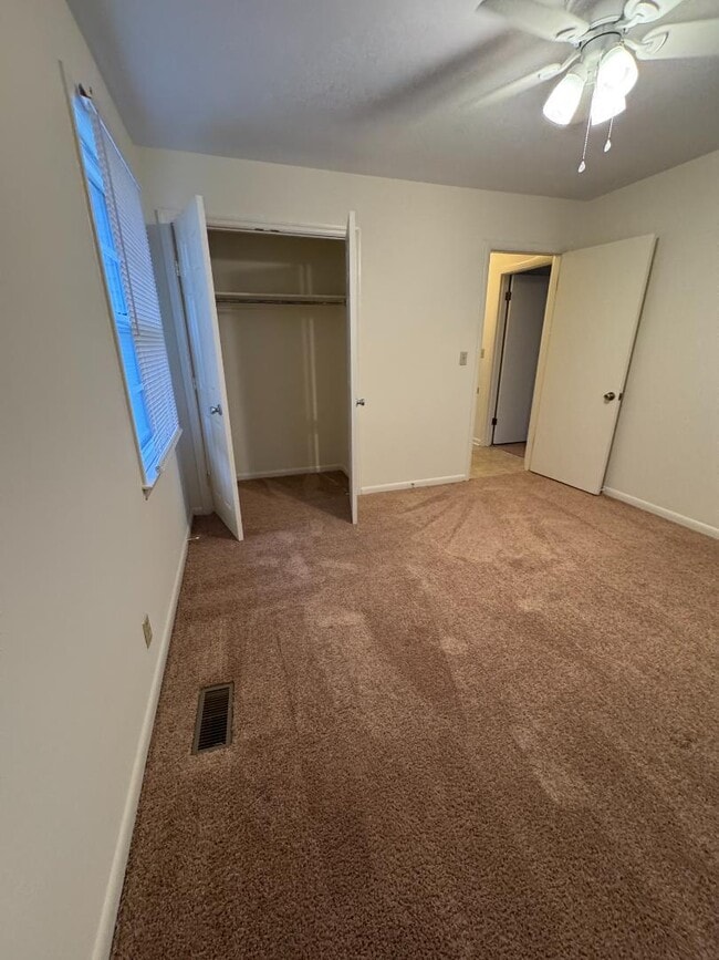 Photo - 208 Westhill Dr