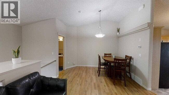 Photo - 11225-11269 69 Ave