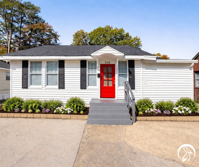 Building Photo - Spacious and Convenient