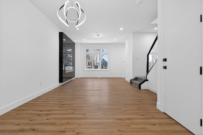 Photo - 9234 85 Street NW