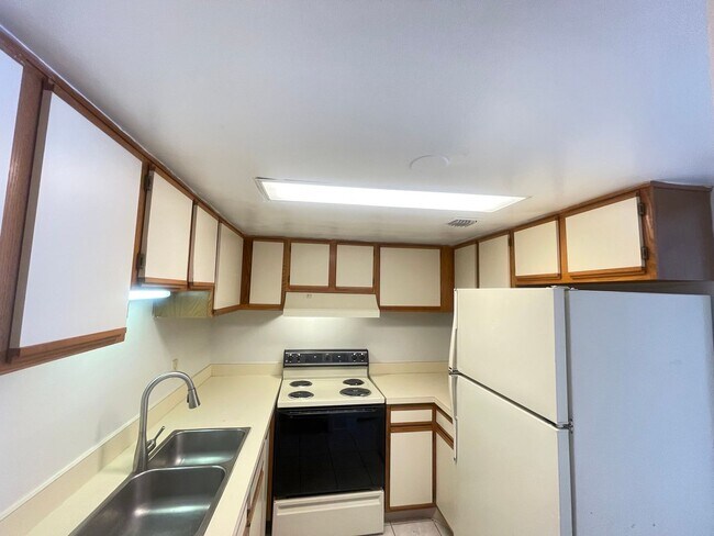 Photo - 1/1.5 Townhome in Gated Community! -- Appl... Unit 11,  13