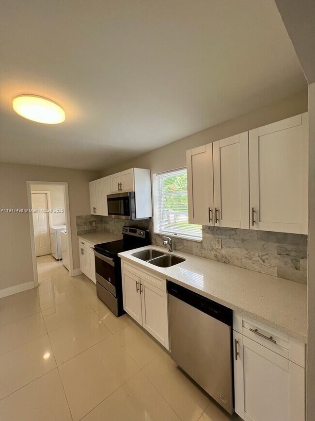 Photo - 1931 NE 55th Ct