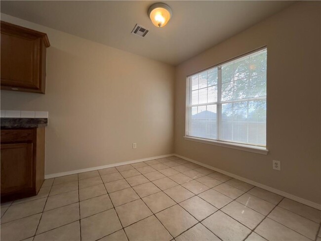 Photo - 861 Sunflower St