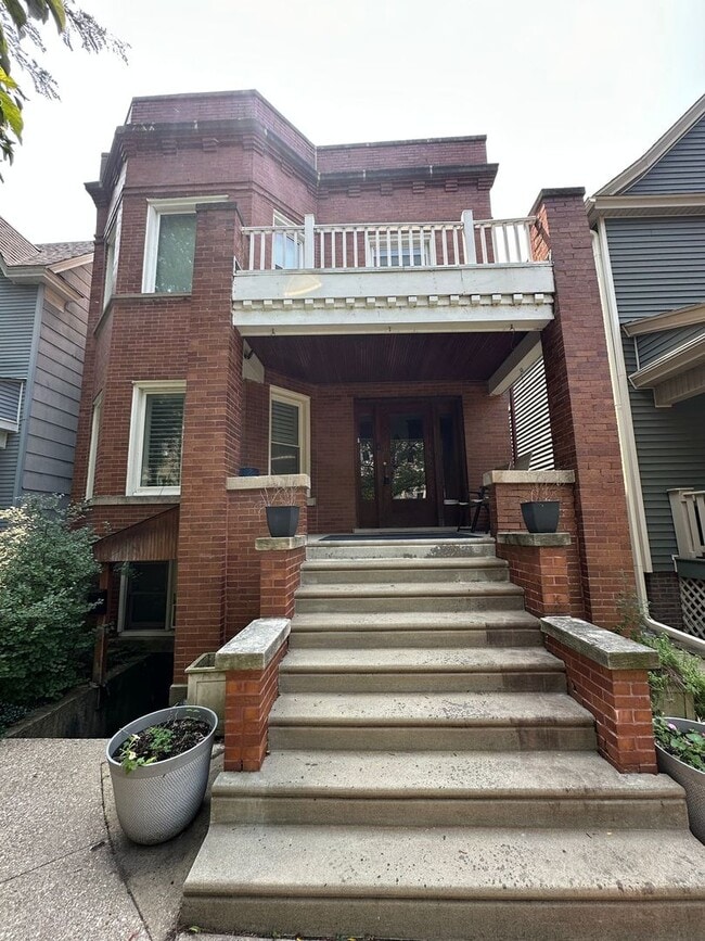 Building Photo - 1519 W Granville Ave Rental