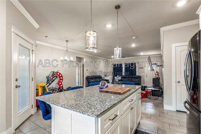 Photo - 1038 Jameson St