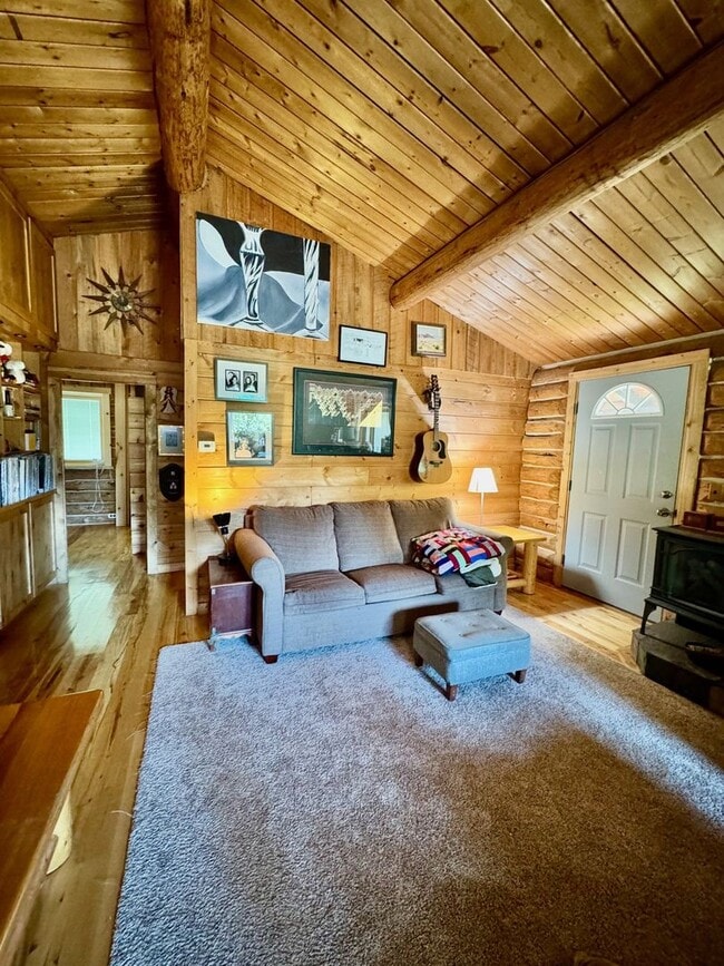Photo - Charming 2-Bedroom Log Cabin in Scenic Kil...