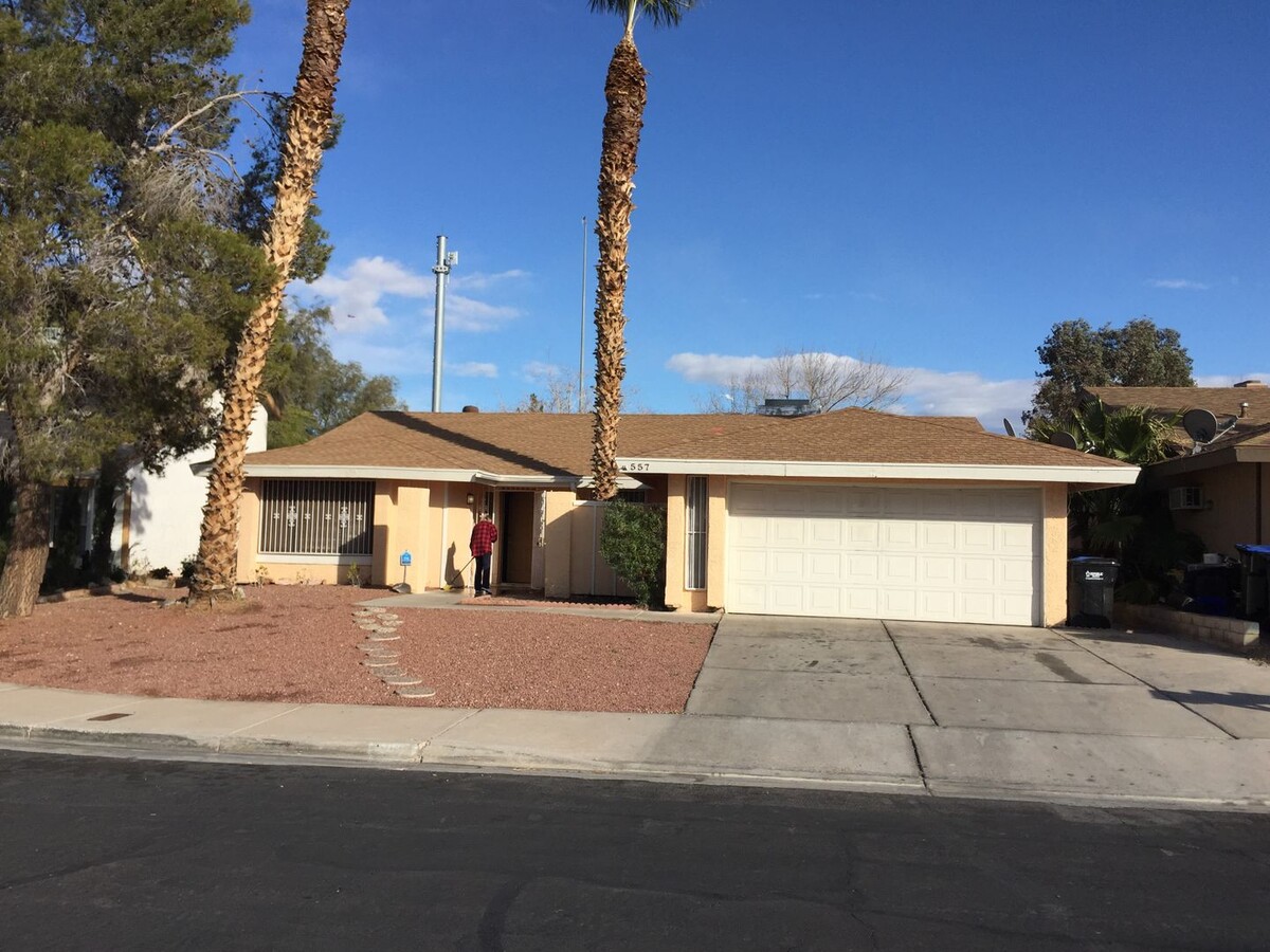 GREAT LOCATION IN HENDERSON 1 STORY WITH F... - GREAT LOCATION IN HENDERSON 1 STORY WITH F... House