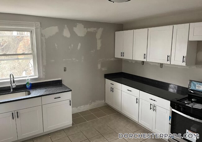 Building Photo - 31 Bullard St Unit 2 Rental