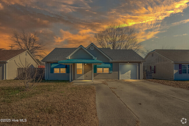 Building Photo - 102 Old Oak Rd Rental