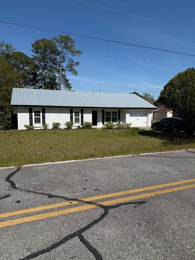 Photo - 656 Mahoney Rd