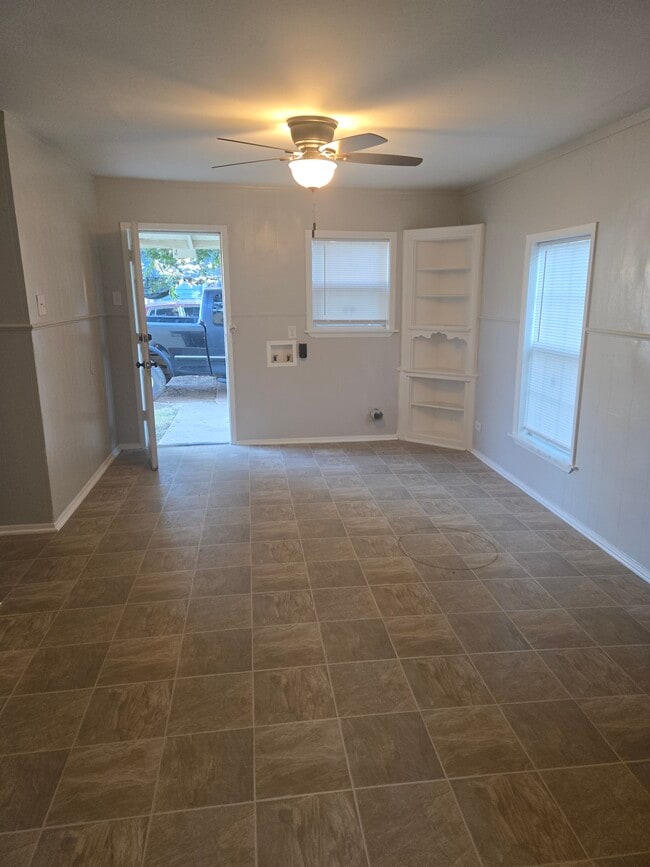 Photo - 2125 Maple Ave