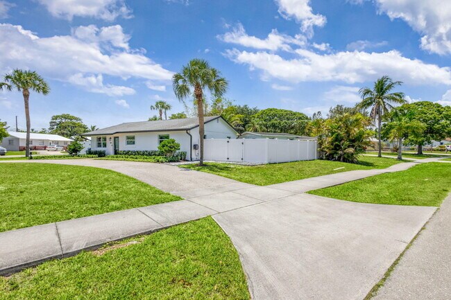 Photo - 204 W Whitney Dr