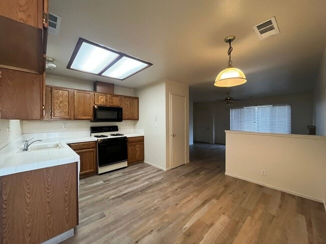 Photo - 2590-2596 Bright St Unit 2592 - LD 329
