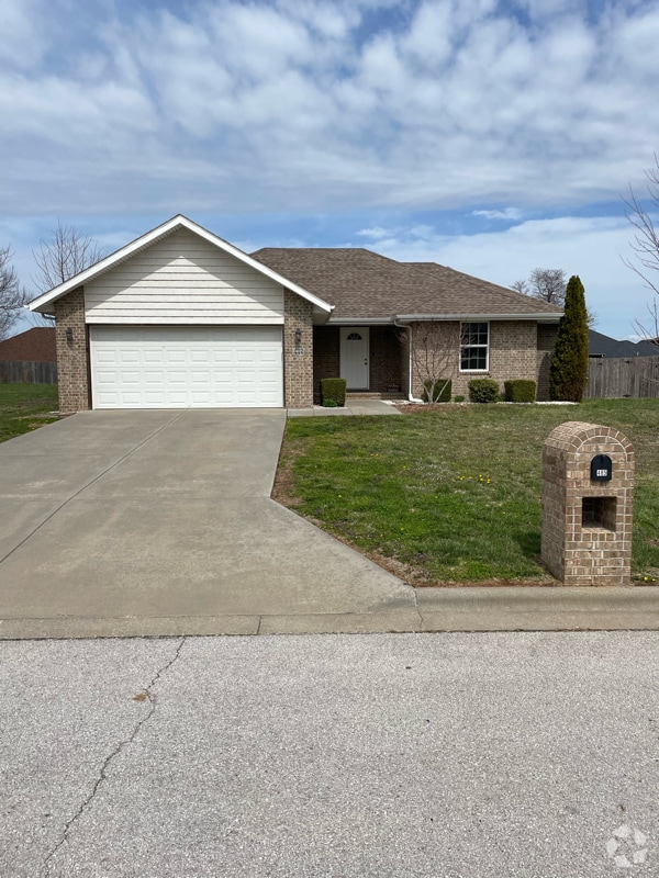 Building Photo - 485 E Whitethorn Dr Rental