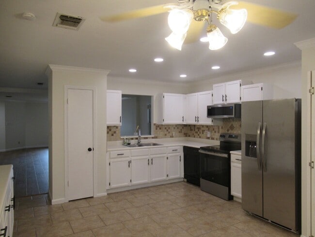 Kitchen and Laundry - 21114 Sierra Cres