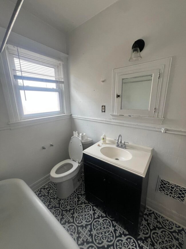 Photo - 2921 Helen St Unidad Upper