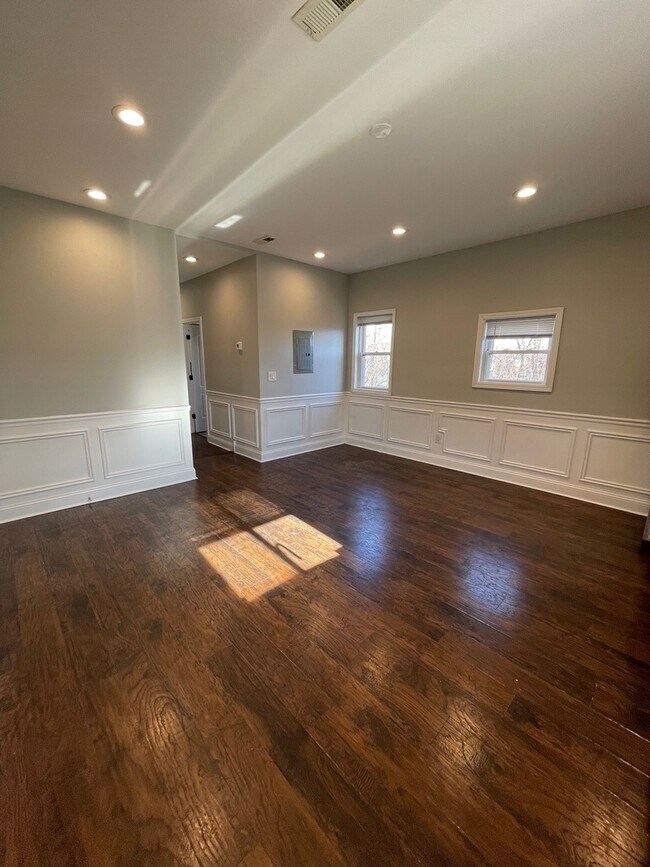 Photo - 447 W 81st St
