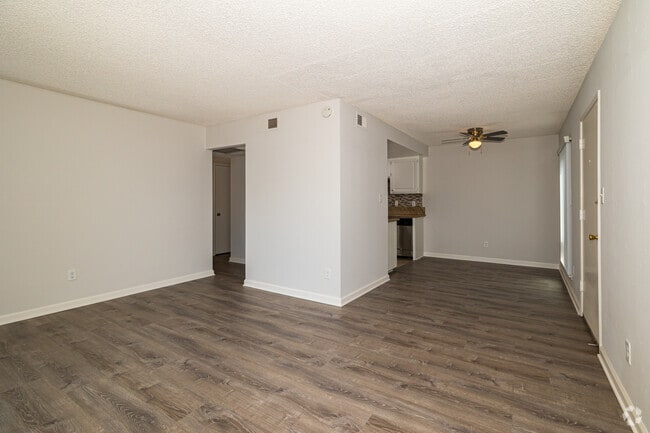 1BR, 1BA - 750SF