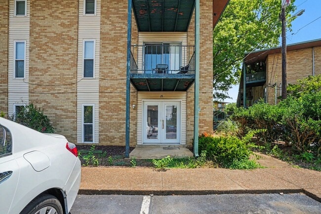 Photo - 555 N Dupont Ave