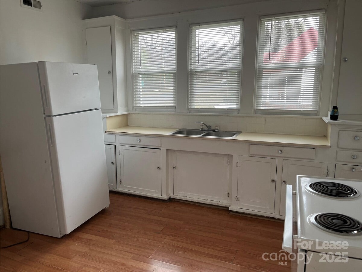 Photo - 136 East St