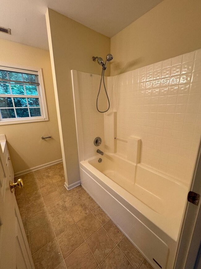 Photo - Desirable 2BR Townhome Near Downtown Hickory — Utilities Included