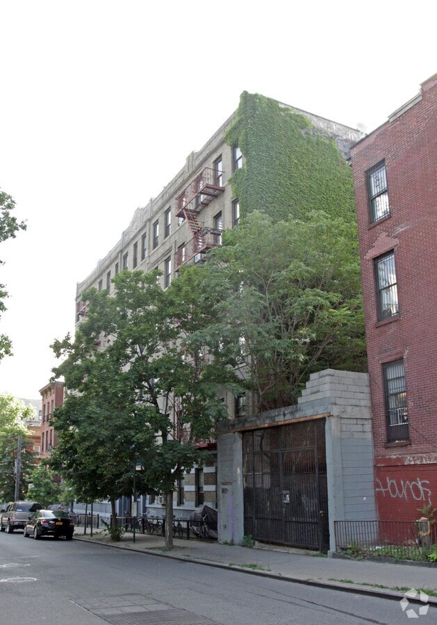 Primary Photo - 322 Rodney St