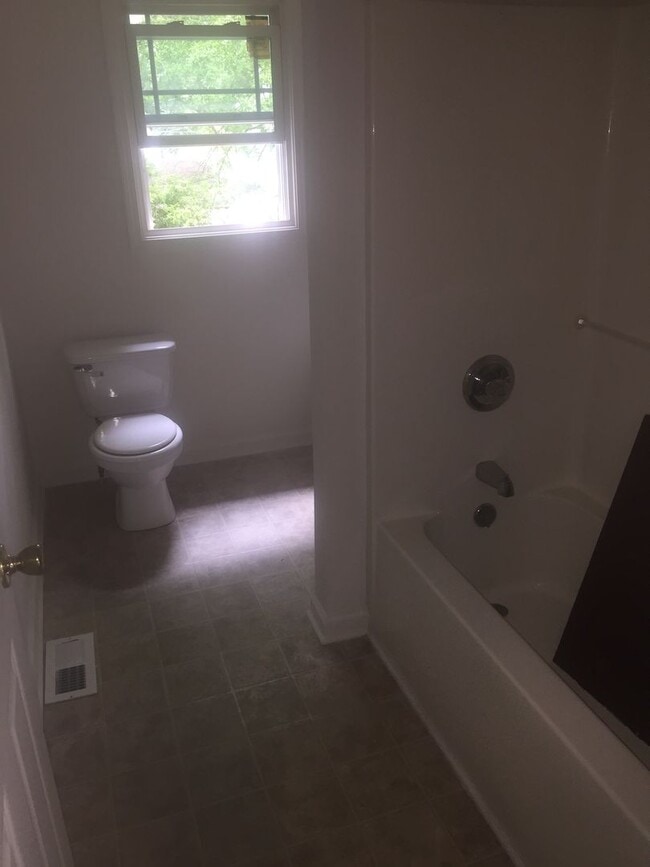 Photo - 519 W 9th St