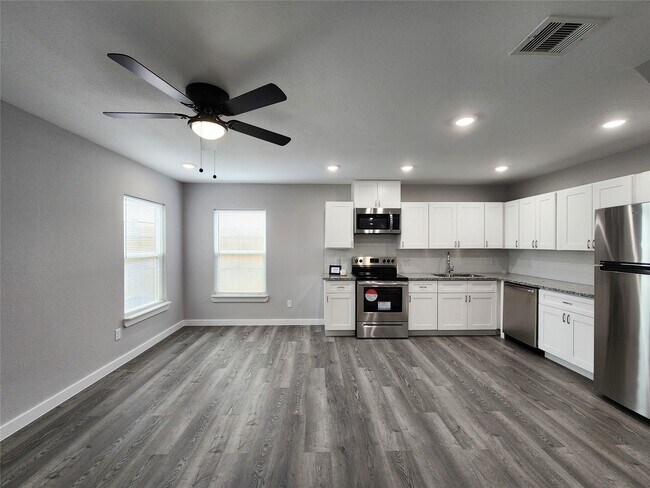 Photo - 7735 Orebo St