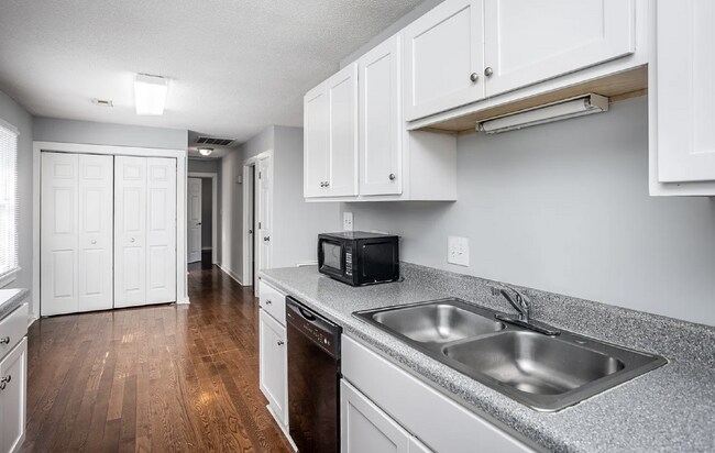 " 2-Bed Duplex with Hardwood Floors-Large Lot- Off Street Parking"