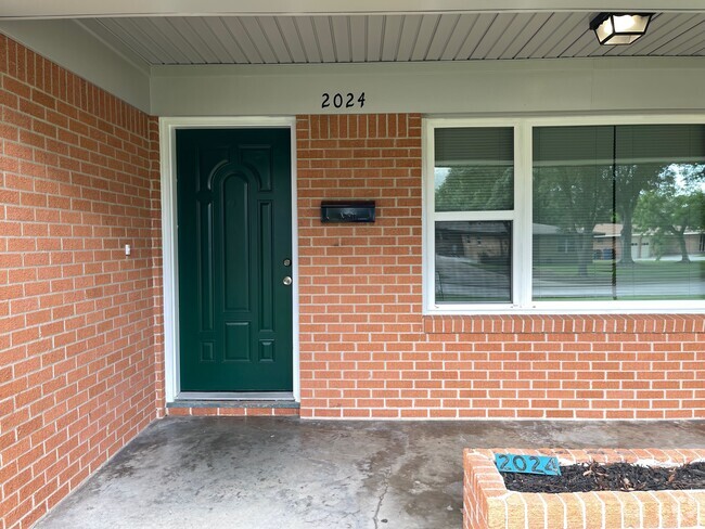 Inviting Front Entry - 2024 1st St N Rental