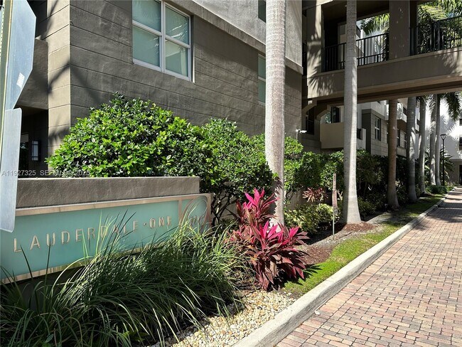 Photo - 2401 NE 65th St Unidad 606