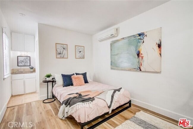 Building Photo - 1856 W 14th St Unit 1856 Rental