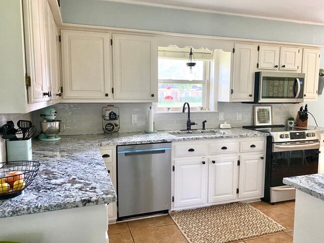 Photo - 10757 Knollwood Dr