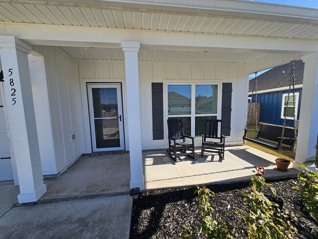 Photo - 5825 Danbury Blvd