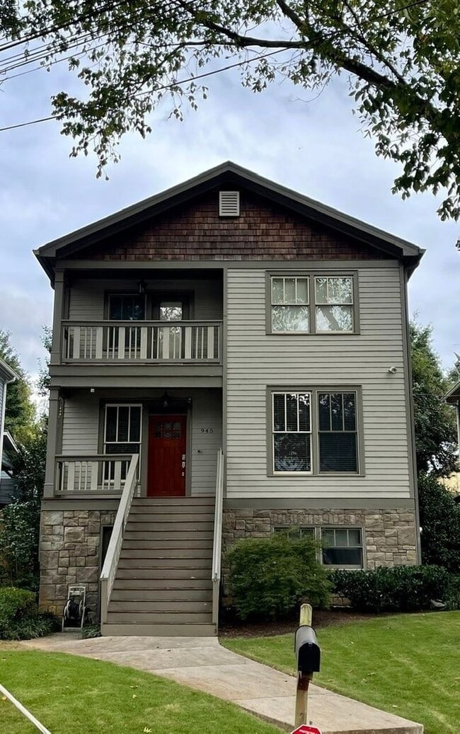 Photo - 945 Longley Ave NW